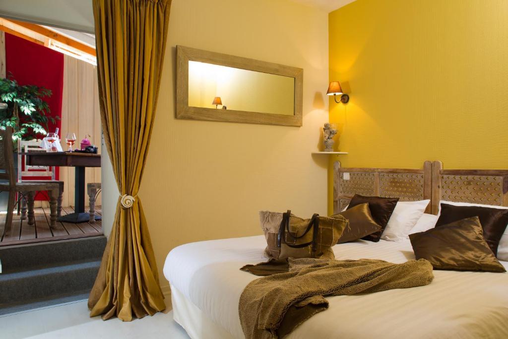 Logis Hotel Les Flots Bleus Beaulieu-sur-Dordogne Rom bilde